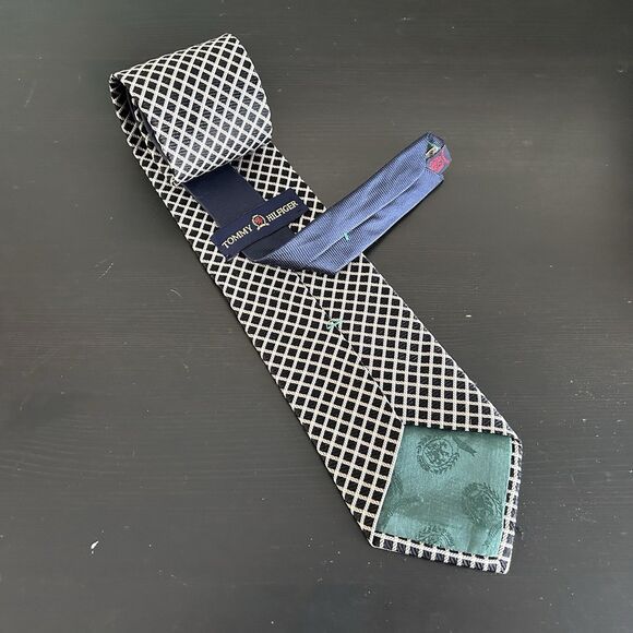 Tommy Hilfiger 100% Silk Tie Navy/Gold 57.5 NWT Tommy Hilfiger 100% Silk Necktie Vintage Geometric Navy Gold 3 3/4 x 58.5